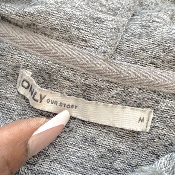 Only Gray Cropped Cross Back Hoodie - Picture 5 of 8